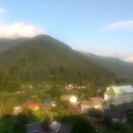 усадьба в горах кристиан Гостевой дом Ust'-Chorna